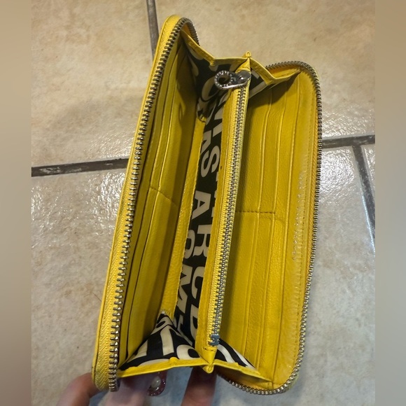 👜 Marc by Marc Jacobs Classic Q Vertical Zip Around Wallet - Picture 5 of 11